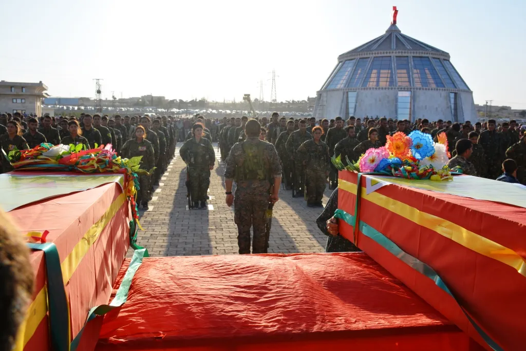 Şêniyên Kobanê cenazeyên 2 şehîdan spartin axê