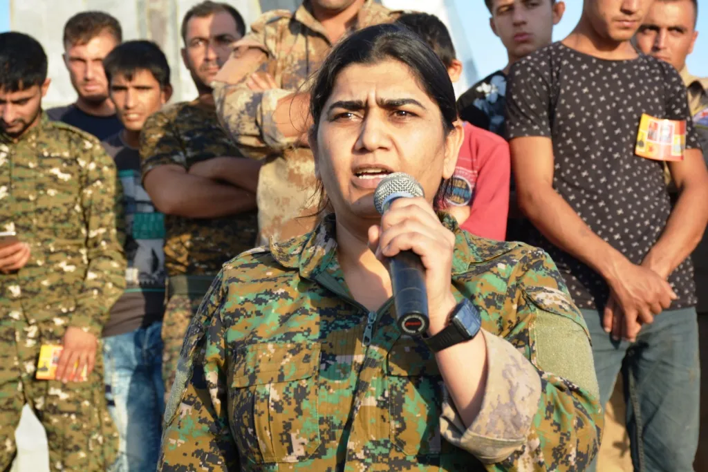 Şêniyên Kobanê cenazeyên 2 şehîdan spartin axê