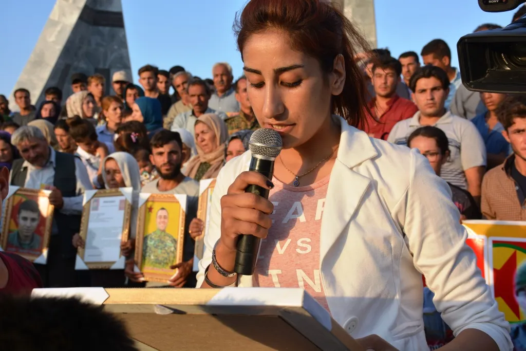 Şêniyên Kobanê cenazeyên 2 şehîdan spartin axê