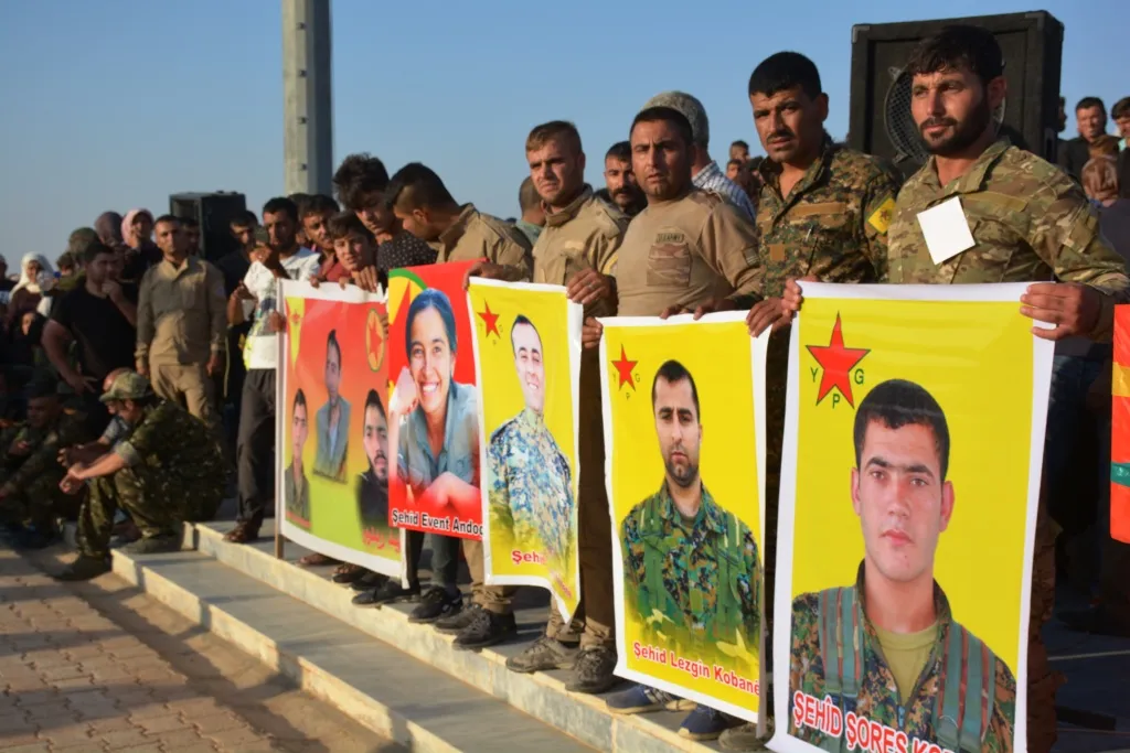 Şêniyên Kobanê cenazeyên 2 şehîdan spartin axê