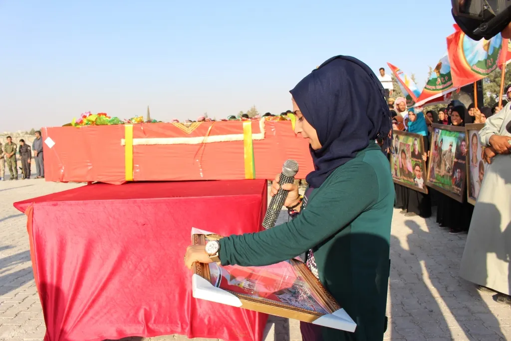 Şêniyên Minbicê şehîdê Meclisa Leşkerî ya Babê oxir kirin