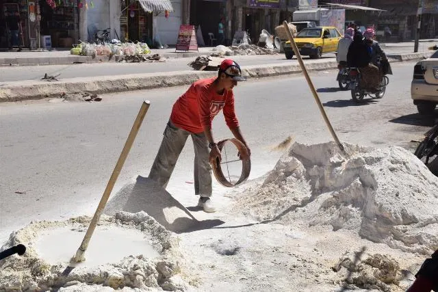 Malbat vedigerin û jiyan li Reqayê geş dibe
