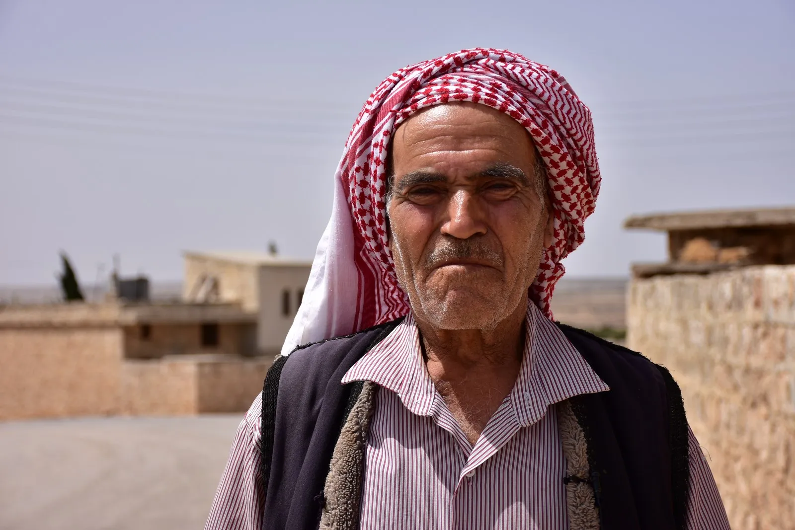 Di mehekê de 41 donim û bi hezaran dar şewitandin