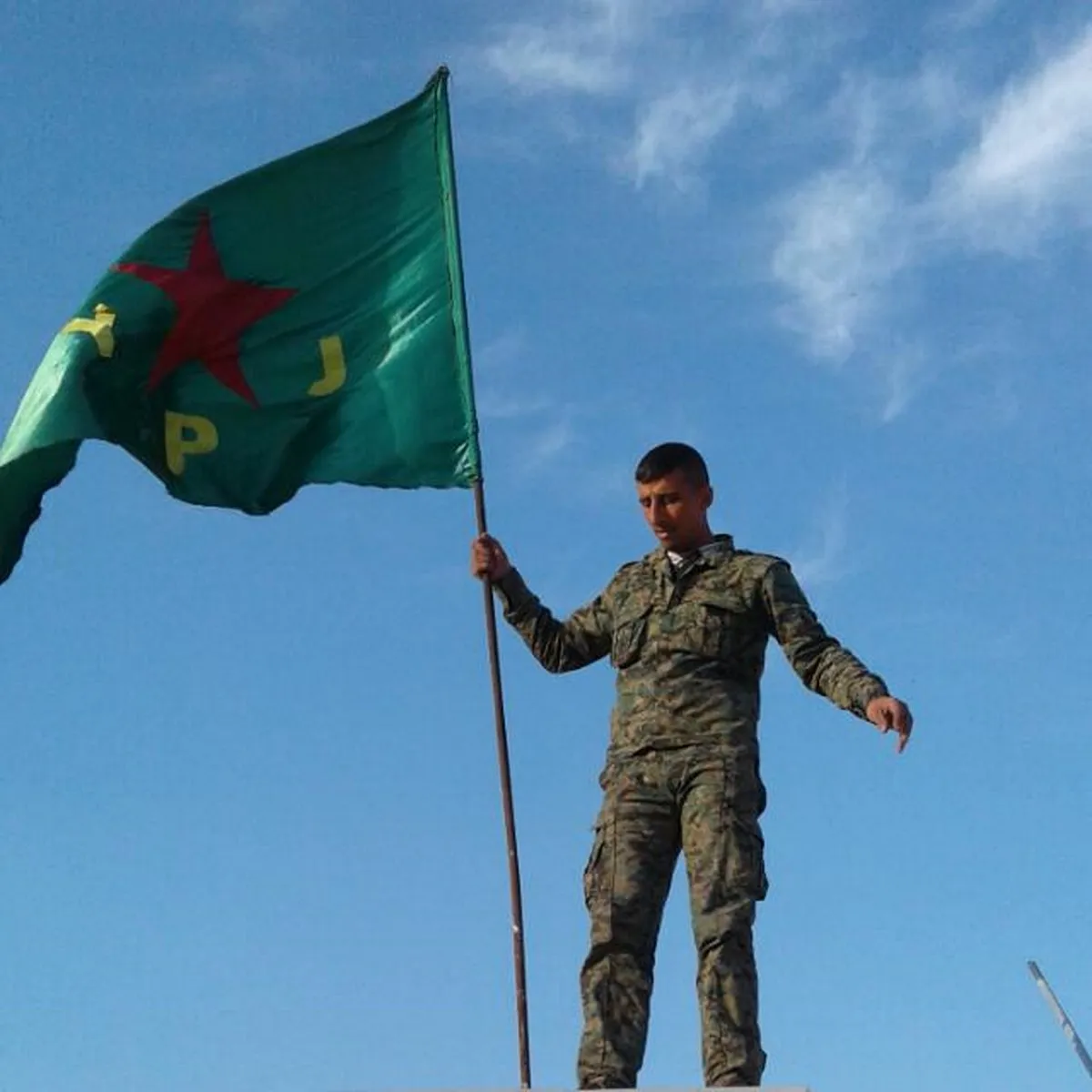 Yek ji lehengên berxwedana Serdemê şehîd Şêrwan e