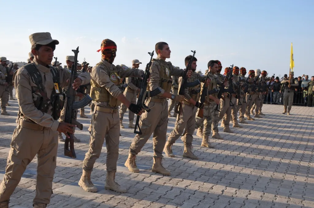 Gelê Kobanê xatirê dawî ji têkoşer Emîr xwestin