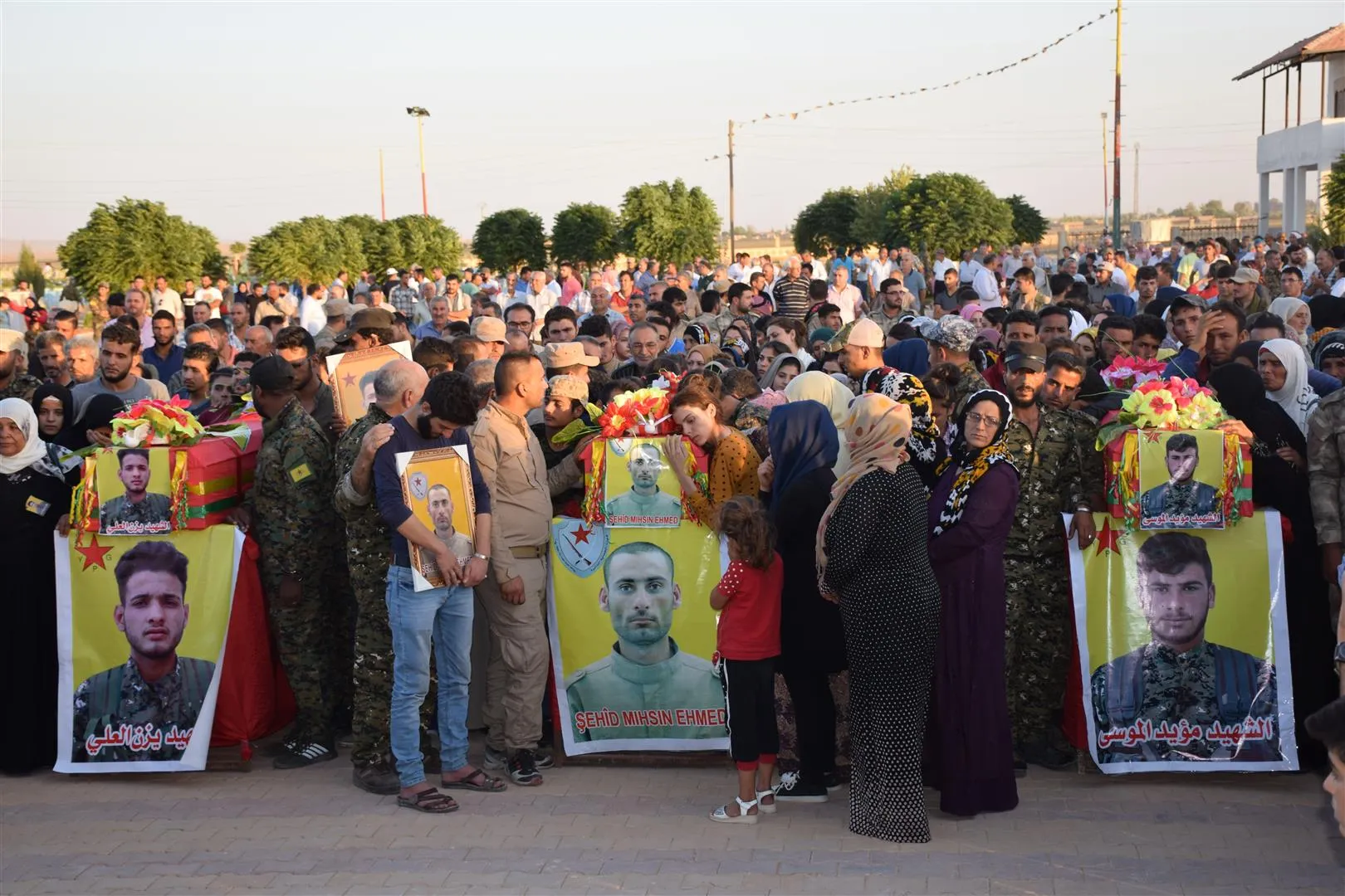 Şêniyên Hesekê bi merasîmekê 3 şehîdên xwe oxir kirin
