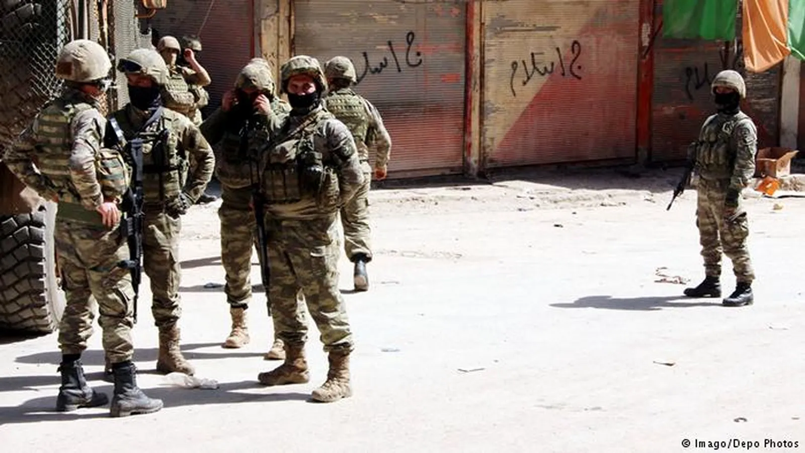 Hêzên dagirker nehiştin ku şênî di roja cejnê de serdana goristanan bikin
