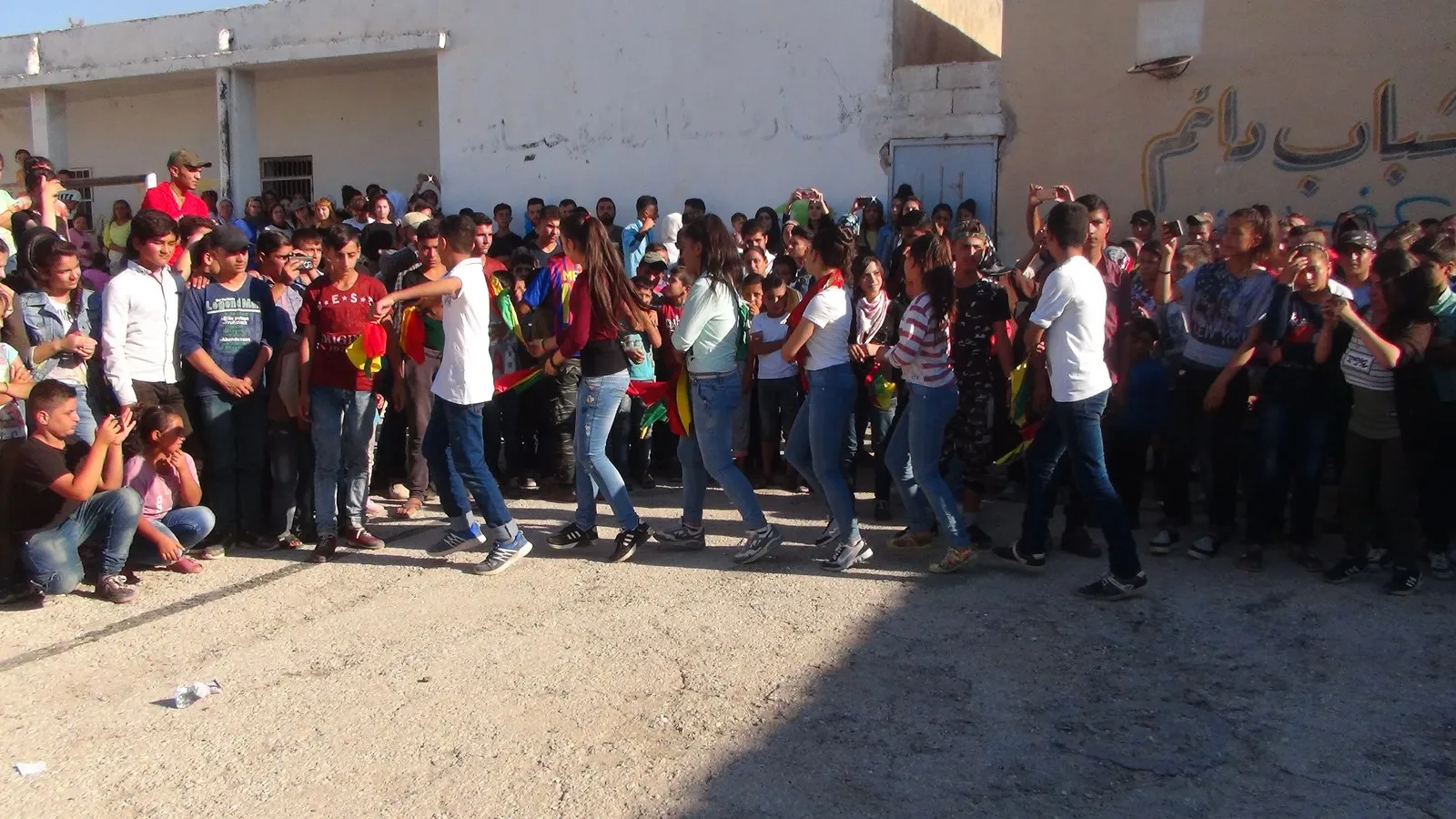 Xwendekarên Efrîn û Şehbayê bidawîbûna sala perwerdeyê pîroz kirin