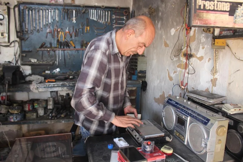 Dengbêjê ermenî bi kilaman dîroka Komkujiya Ermeniyan vedibêje