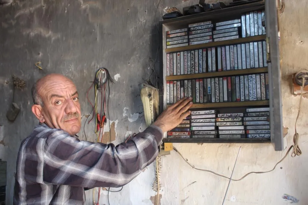 Dengbêjê ermenî bi kilaman dîroka Komkujiya Ermeniyan vedibêje