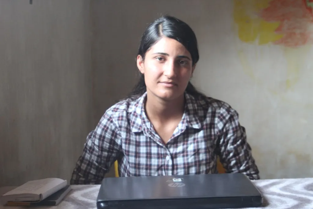 Helbestvana ciwan: Pênûsa min, çeka min e
