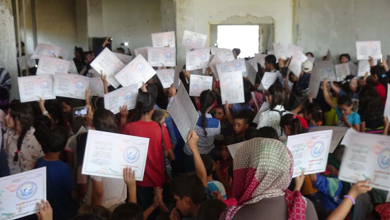 Xwendekarên Efrînê sala xwendinê bi dawî kir