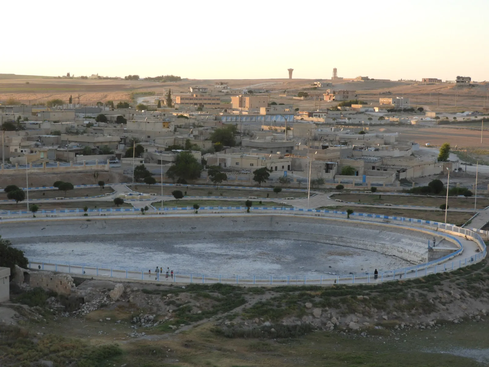 Bermahiyên avakirina avahiyên Girê Spî; sedem û çareserî