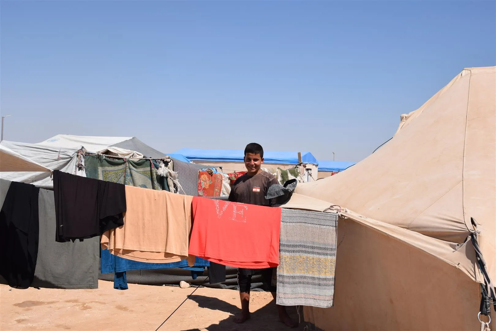  Jiyana zarokên kampa El-Erîşe... Bi wêne û dîmen