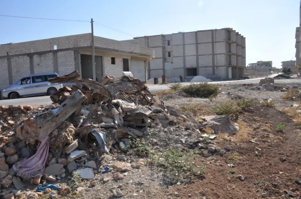 Şêniyên Kobanê daxwaza rakirina bermahiyên şer dikin