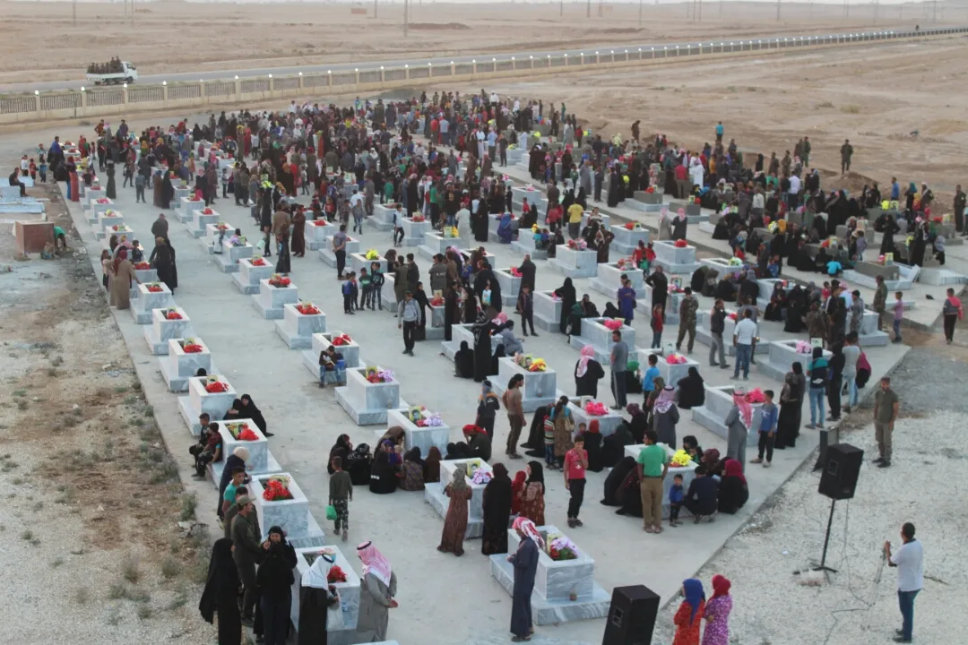 Gelê Rojava li goristanên cangoriyan dest bi cejnê kir