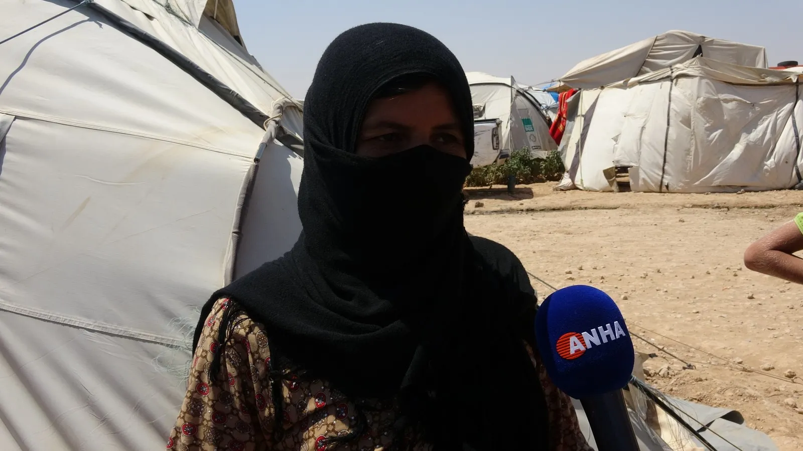 Koçberên kampa Eyn Îsa: Êdî em ji sozên rêxistinan bawer nakin