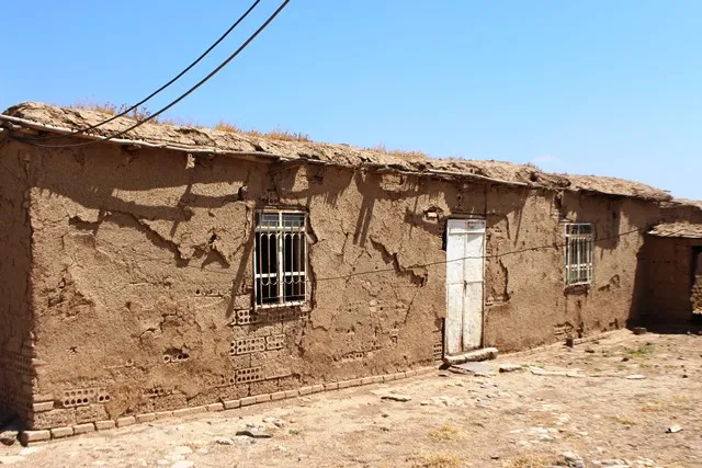 Ji ber binpêkirinên Tirkiyeyê gundekî suryaniyan vala bû