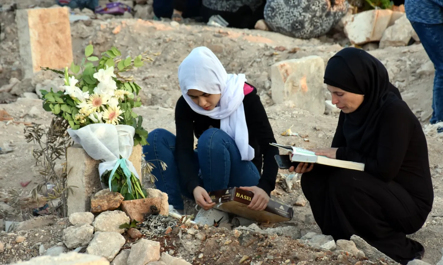 Şêniyên Helebê rûxandina goristanan şermezar kir