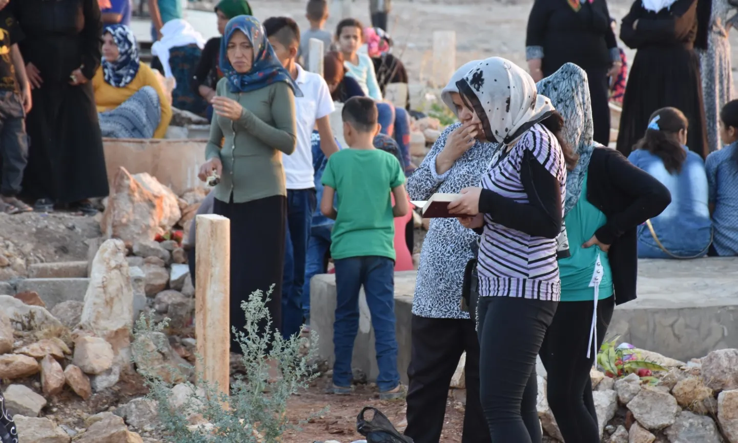 Şêniyên Helebê rûxandina goristanan şermezar kir