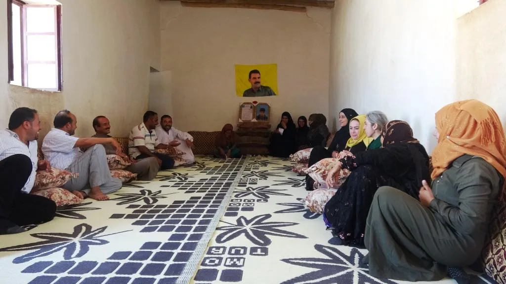 Bi boneya cejna Qurbanê malbatên şehîdên Reqayê tên ziyaretkirin