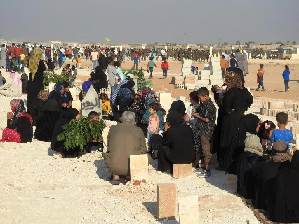 Li Reqa, Dêrazor û Tebqayê cejn li goristanên şehîdan hate pîrozkirin