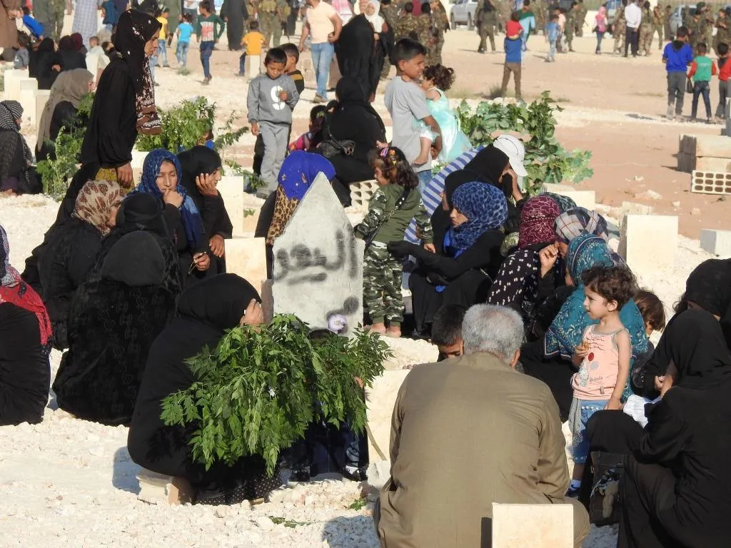 Li Reqa, Dêrazor û Tebqayê cejn li goristanên şehîdan hate pîrozkirin