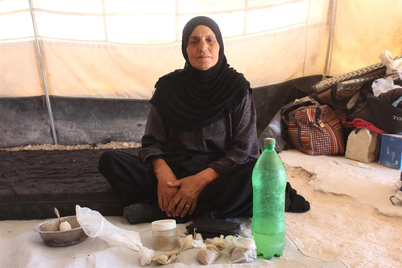 Bi dermanên Kurdewarî malbata xwe xwedî dike