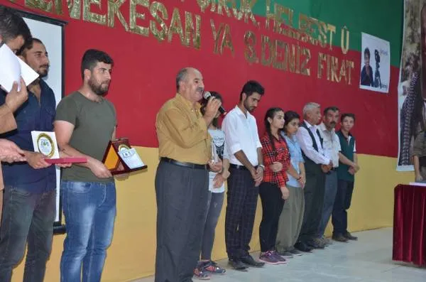 Xelatên pêşbirka Wêjeyê ya Şehîd Denîz Firat hatin dayîn
