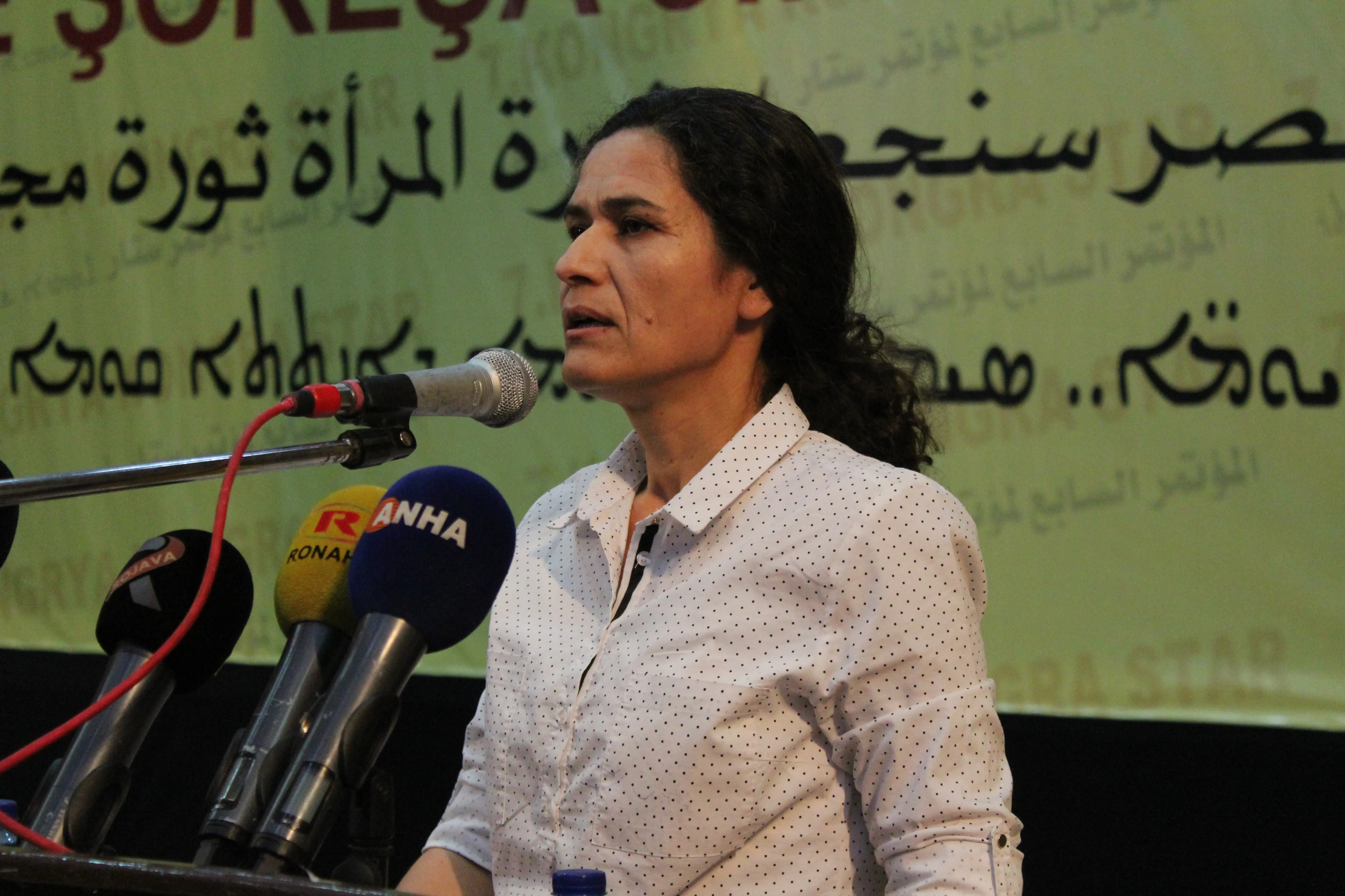 'Doza jinan dozeke gerdûnî ye û pêdivî bi tevgereke têkoşîna jinên cîhanê heye'