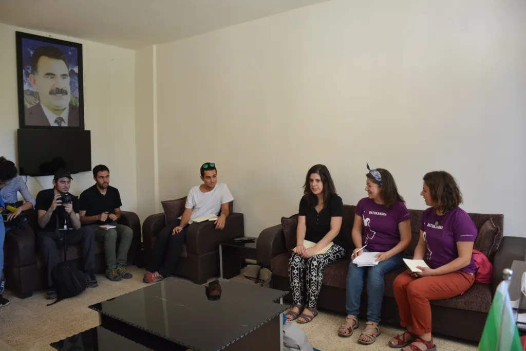 Şandeyeke Spanyayê serdana Kobanê dike