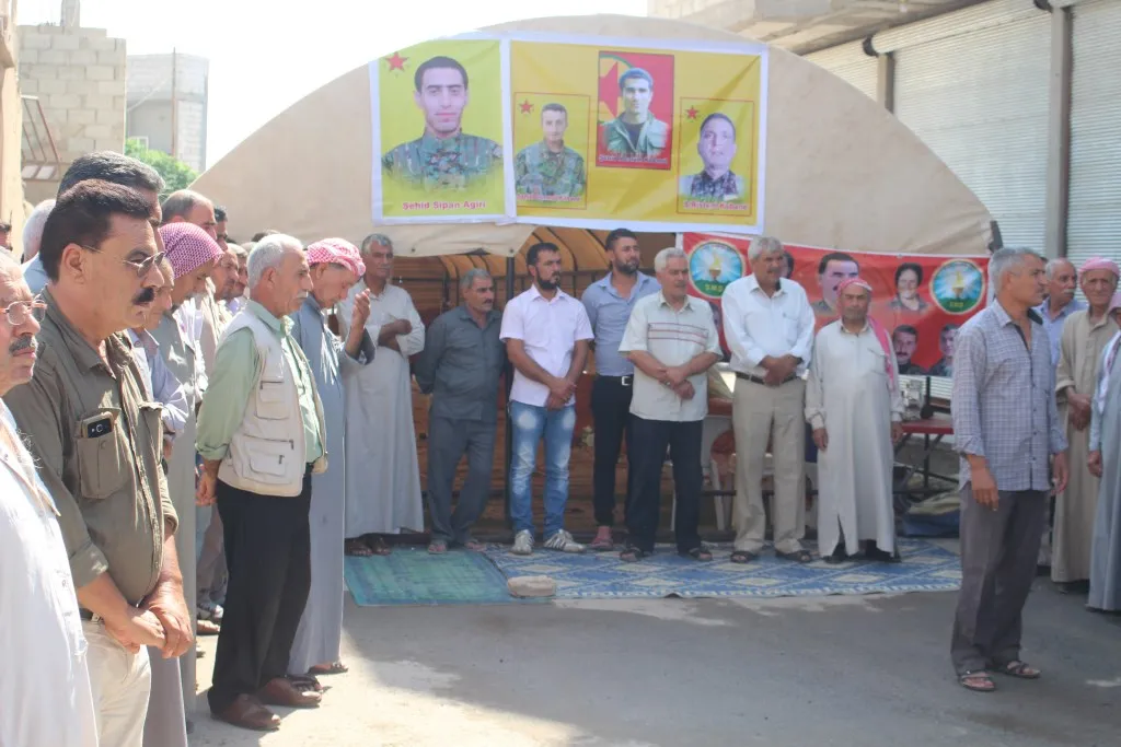 Li Kobanê sersaxiya 3 şehîdan
