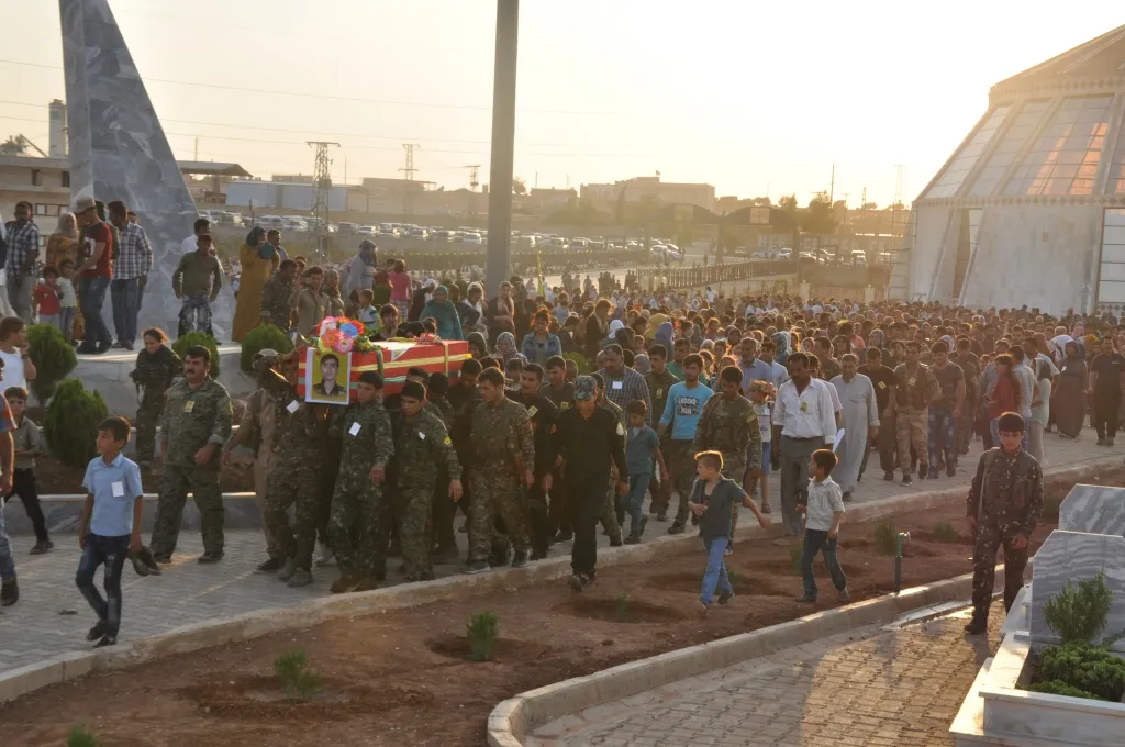 Cenazeyê Merwan Kobanê bi merasîmeke heybet hate veşartin