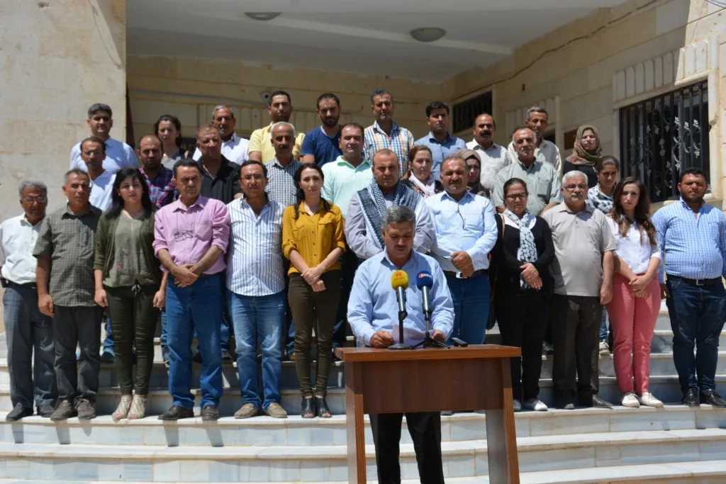 Rêveberiya Xweser û partiyên siyasî êrîşên li ser Şengalê şermezar kirin
