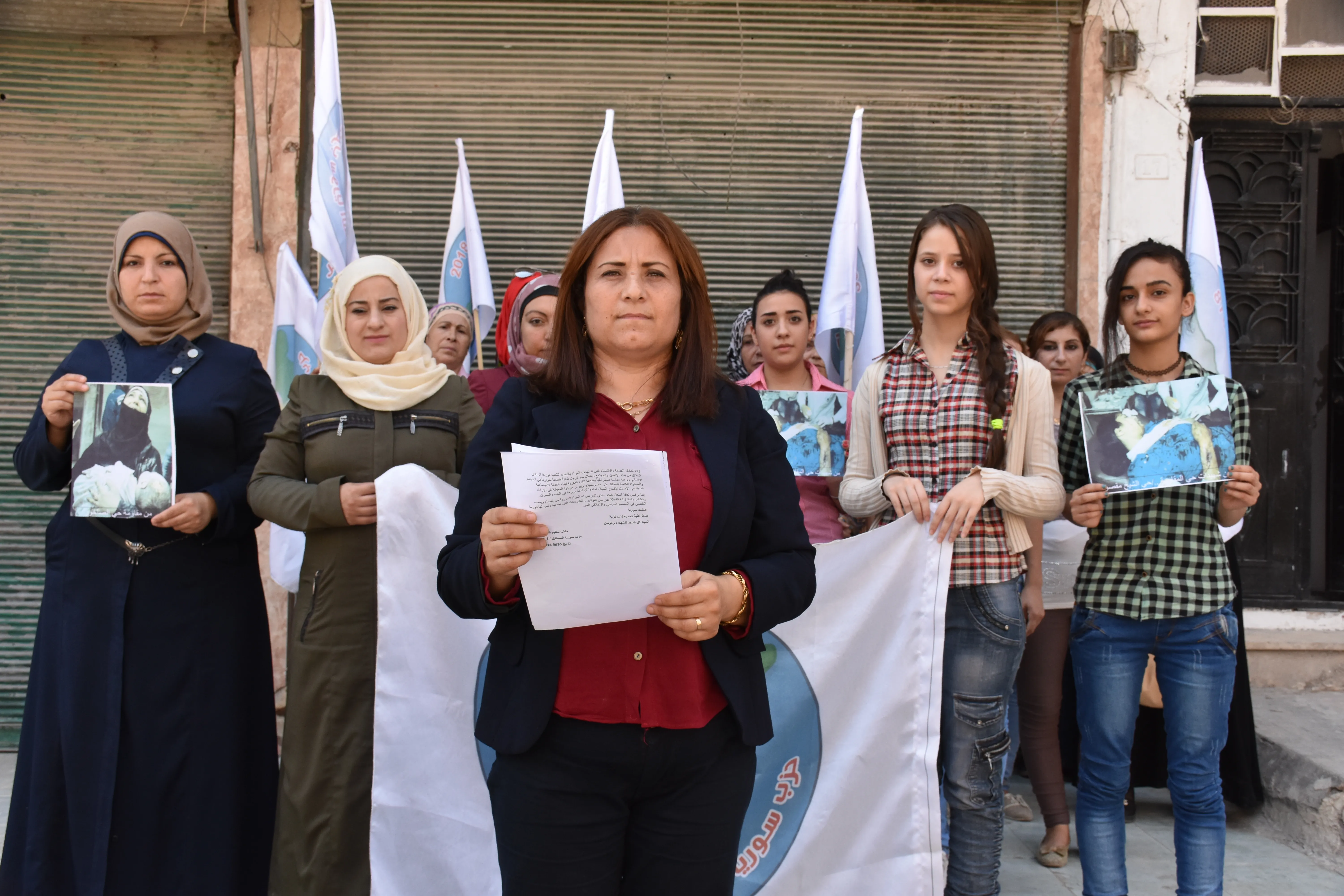 ′Pêwîste jinên Sûriyê li hemberî tundiyê bisekinin‘