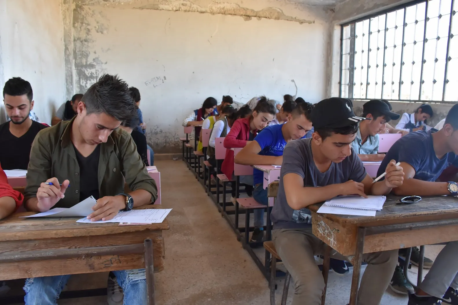 Xwendekarên Efrînê ezmûmên dawiya salê pêşkêş dikin
