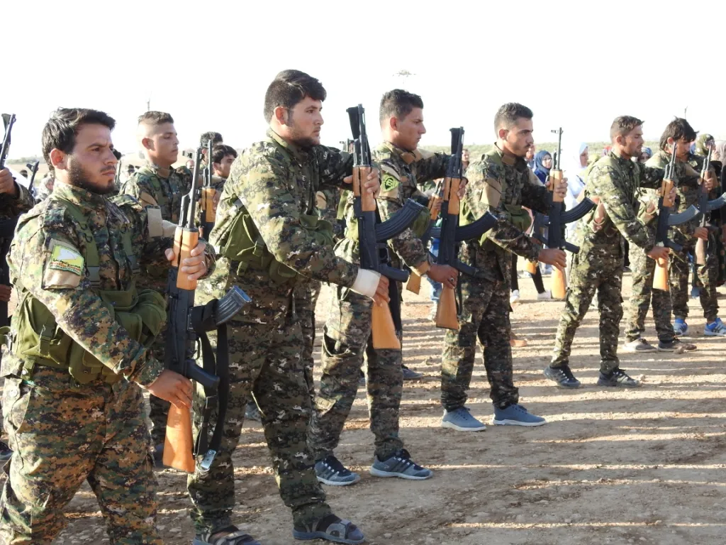 Şêniyên Girê Spî cenazeyê şervanê QSD‘ê Ehmed Salih veşartin