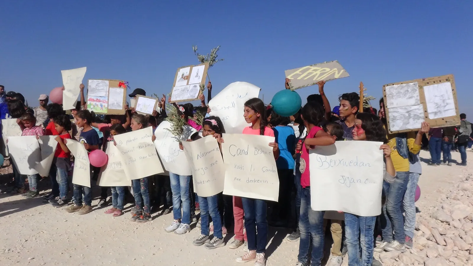 Ji bo piştgiriya pêngava rizgarkirina Efrînê çalakiyên hunerî