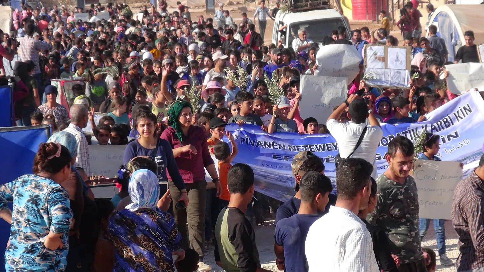 Ji bo piştgiriya pêngava rizgarkirina Efrînê çalakiyên hunerî