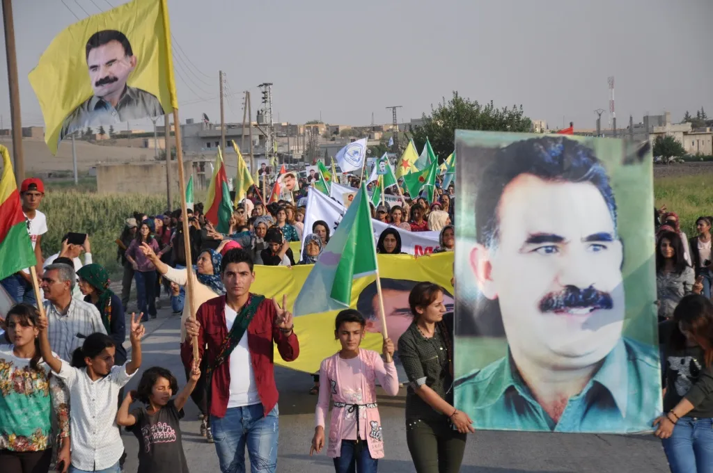 Gelê Kobanê ji bo azadiya Ocalan meşiyan