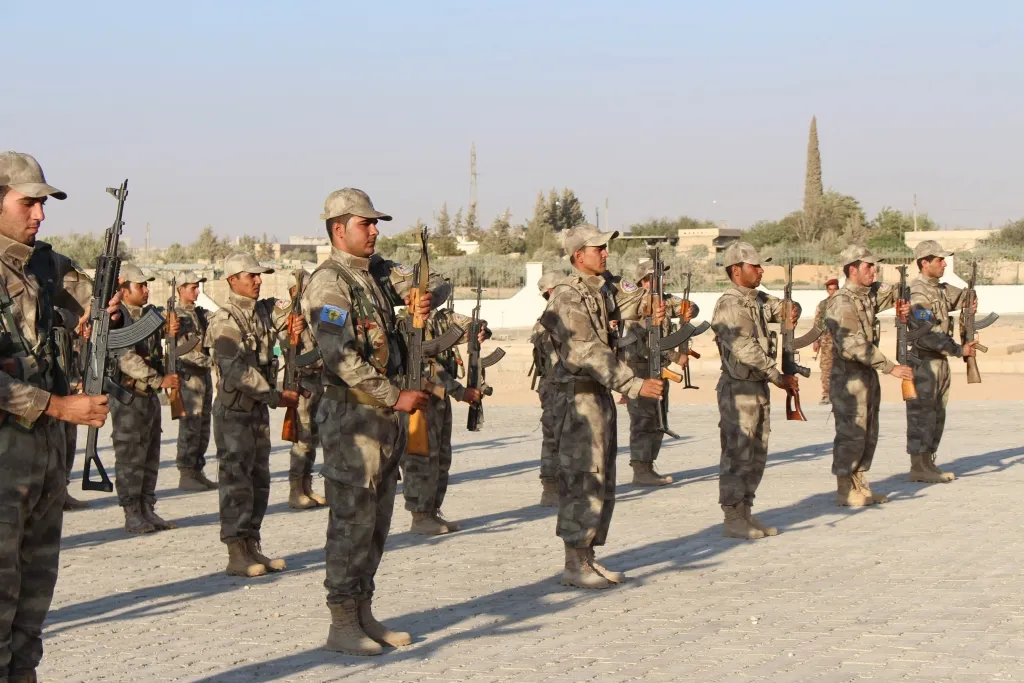 Cenazeyê şervanê Meclisa Leşkerî ya Babê El-Keyarî bi merasîmeke girseyî hat veşartin