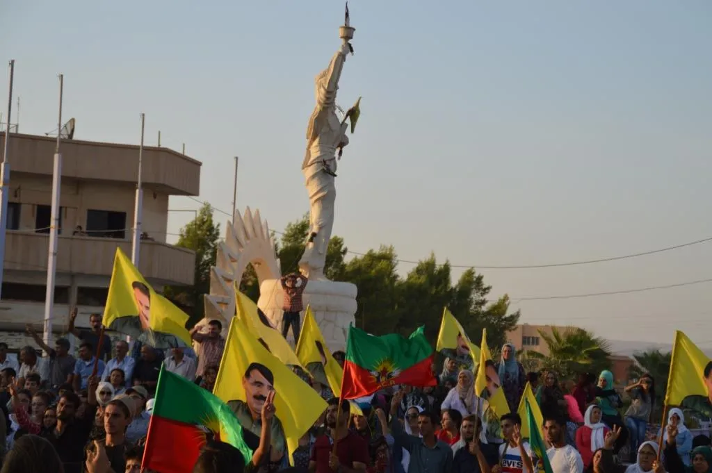 Ciwanên Amûdê berxwedana Efrîn û Îmralî silav kirin