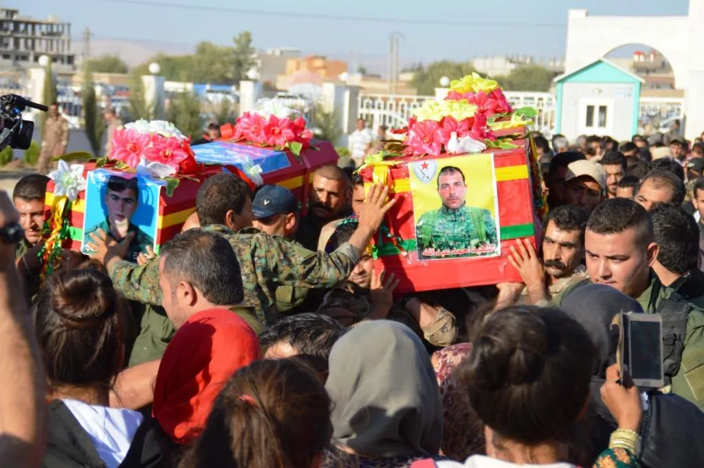 Li Amûdê du şehîd hatin oxirkirin