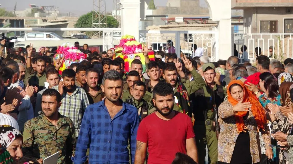 Li Amûdê du şehîd hatin oxirkirin