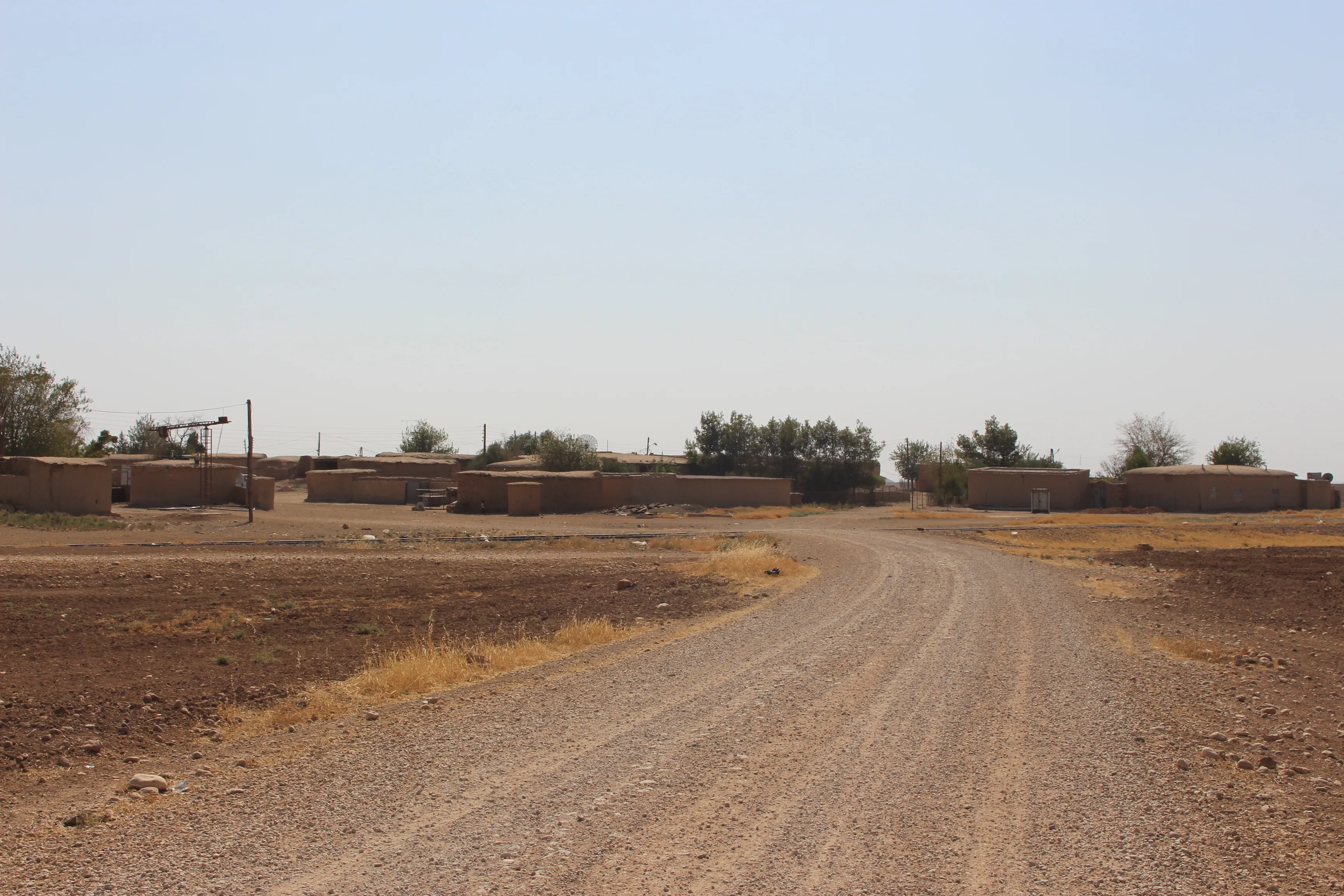 Li hemberî polîtîkayên qirkirinê gundek; Nisran