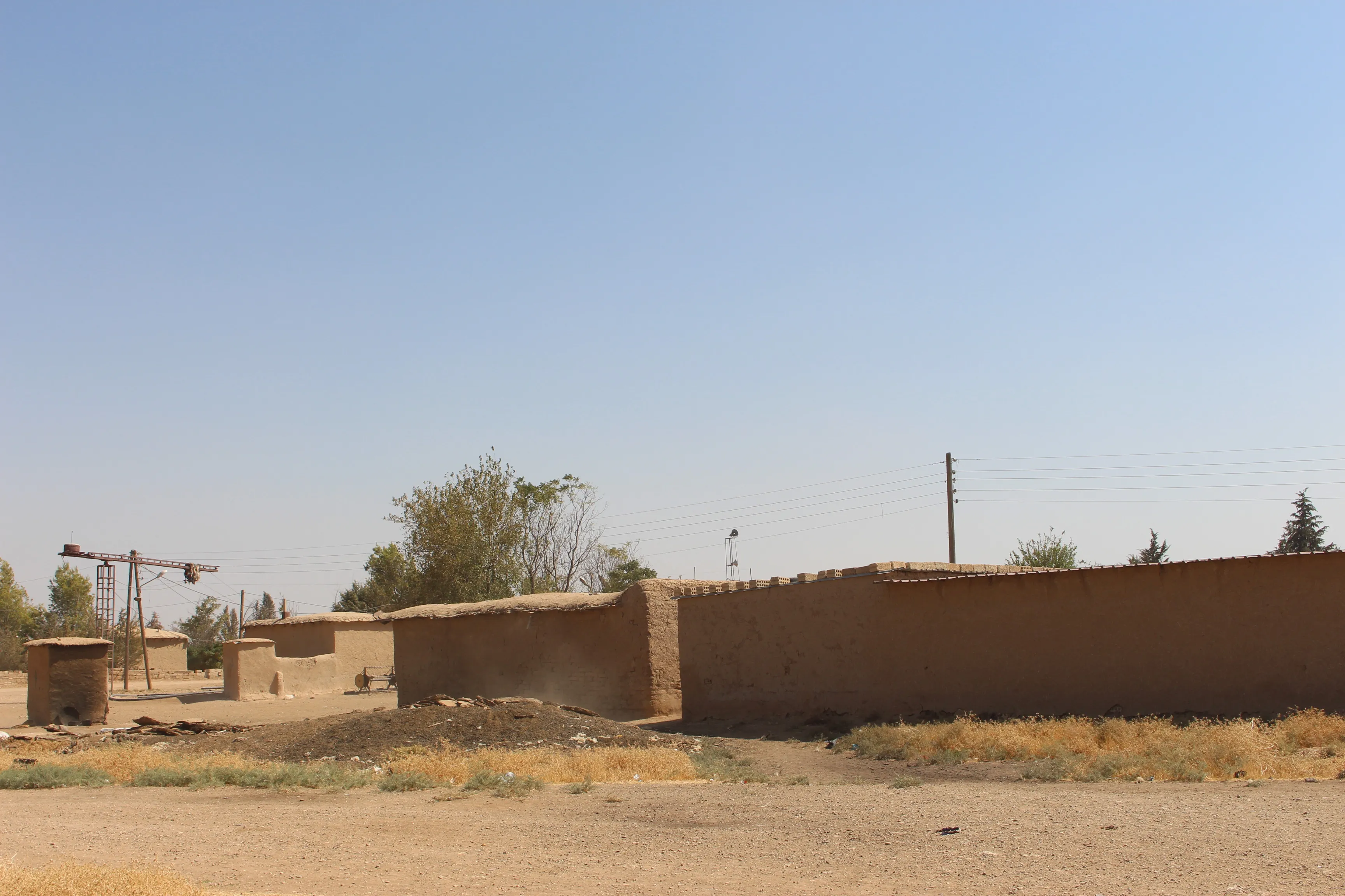 Li hemberî polîtîkayên qirkirinê gundek; Nisran