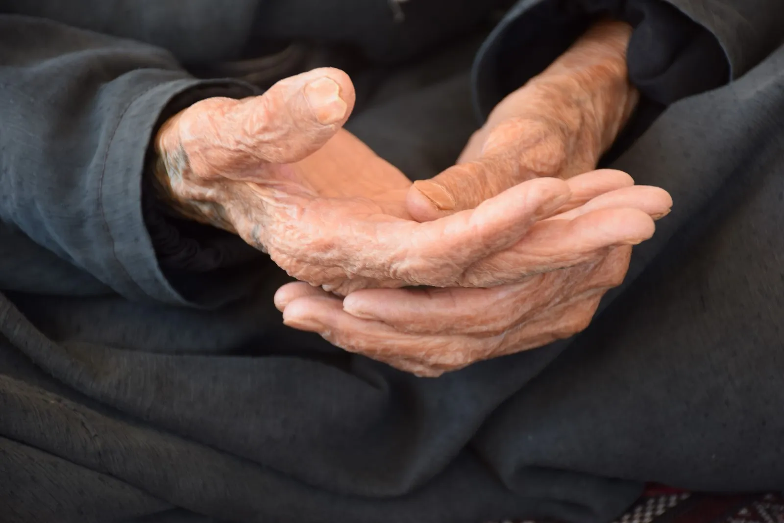 Yek ji mezintirîn pîrjina cîhanê, detayên jiyana xwe eşkere dike