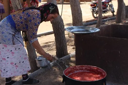 Çanda xwe ya kevnar diparêzin
