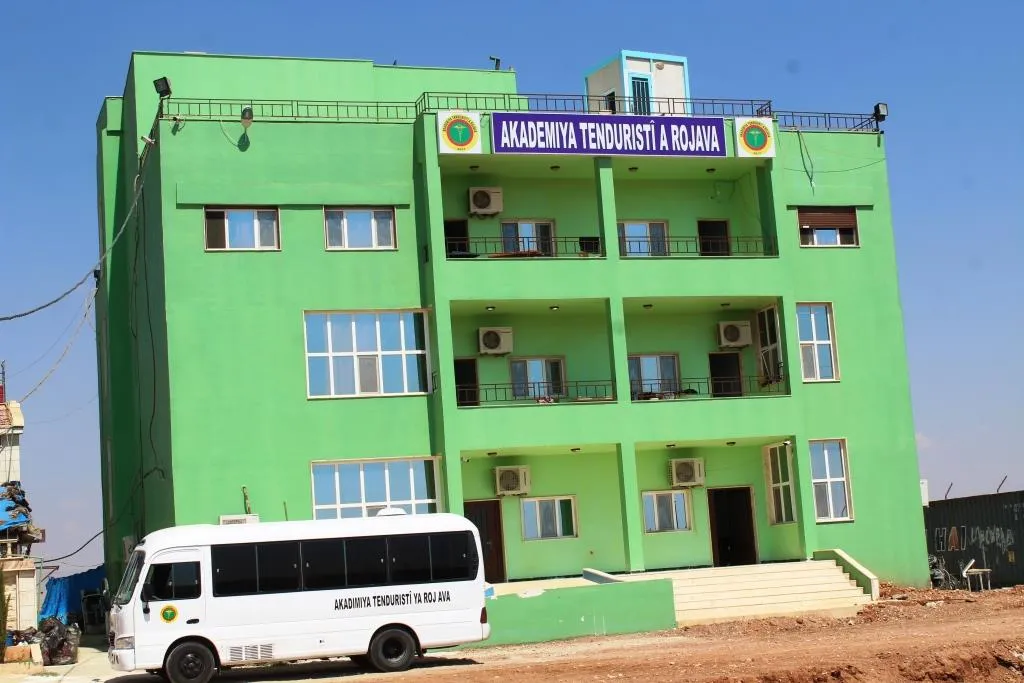 Akademiya Tenduristiyê ya Rojava dest bi perwerdeyê dike