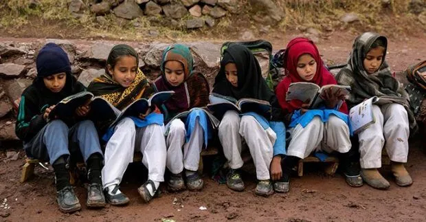 'Soza beşdarkirina hemû keçikên cîhanê di dibistanan de dan'